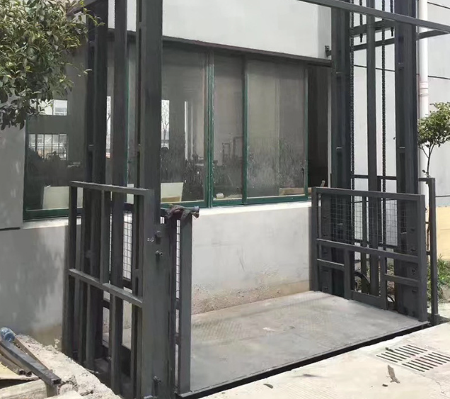 长泰导轨式施工升降机助力民生工程提速增效