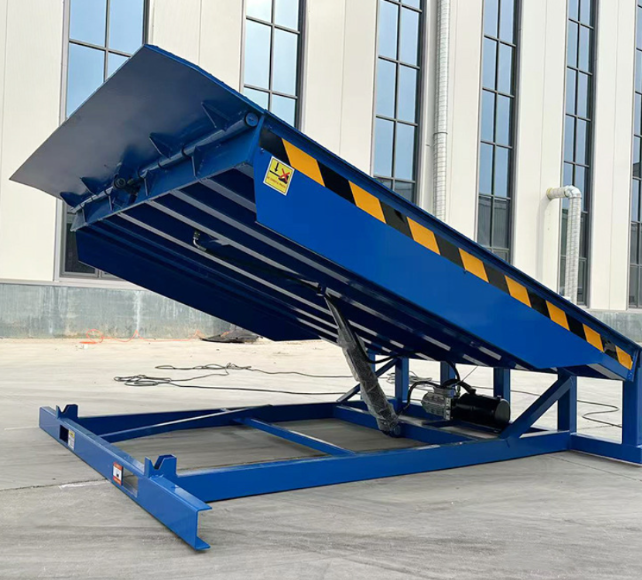 长泰固定式登车桥应用